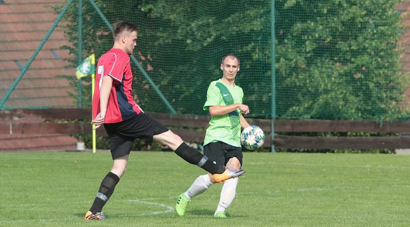 Fotbalisté Slopného (zelené dresy) si v Lize4 poradil s Drnovicemi, které díky hattricku Martina Váni zdolal 3:2. Foto: pro Deník/Jan Zahnaš