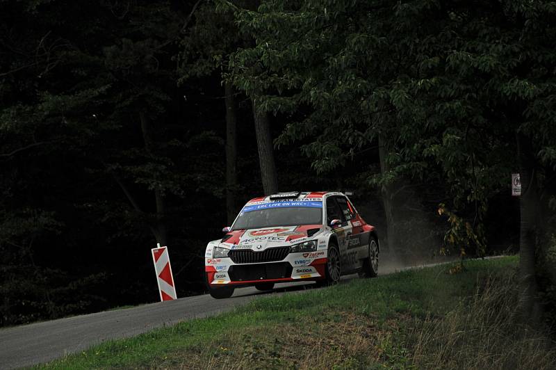 Nedělní průjezdy soudobých posádek 51. ročníku Barum Czech Rally Zlín na rychlostních zkouškách Pindula a Maják.