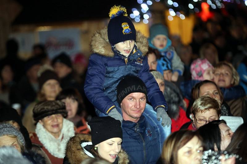 Česko zpívá koledy na náměstí Míru ve Zlíně