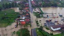 Letecké snímky povodněmi postiženého Zlínského kraje.