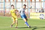 Fotbalisté Otrokovic (modro-bílé dresy) podruhé v sezoně zvítězili, porazili Jihlavu "B" 2:0.