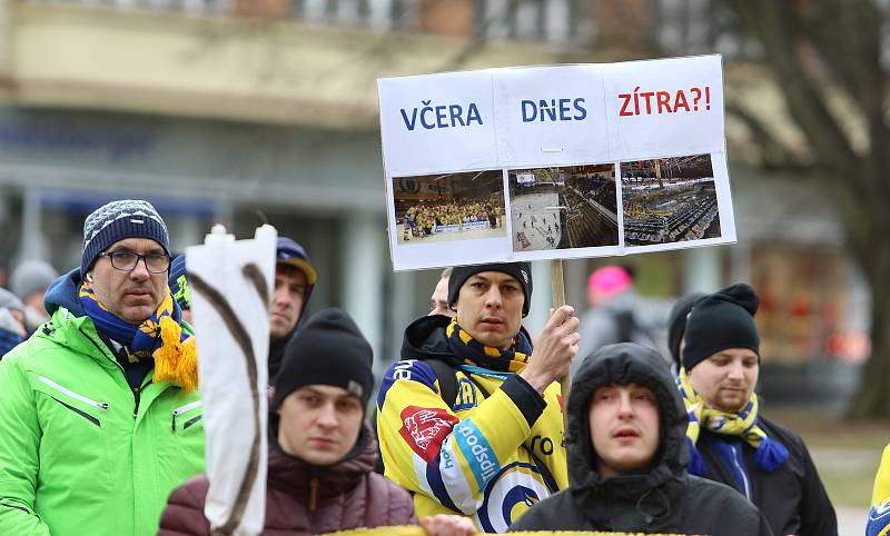 Fanoušci hokejového Zlína během nedělního odpoledne protestovali proti vedení klubu.