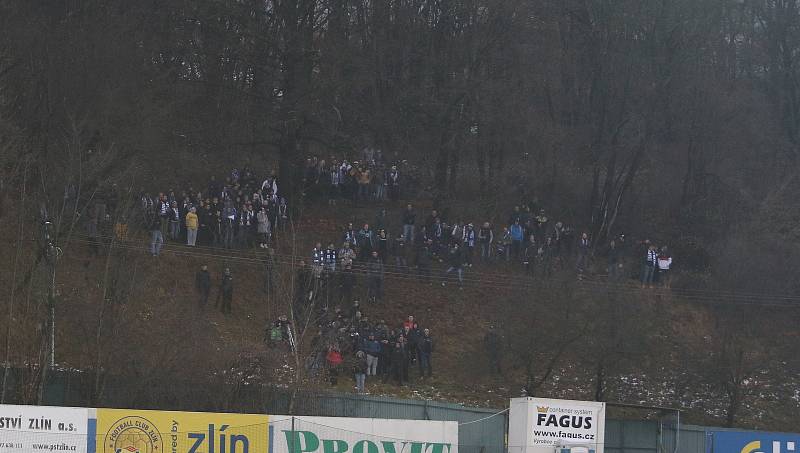 Fotbalisté Zlína se v 16. kole FORTUNA:LIGY utkali na Letné s Baníkem Ostrava. Duel kvůli vládním nařízením sledovala jen tisícovka diváků.