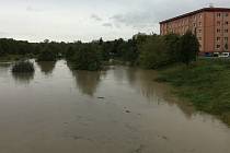 Vzedmutá hladina řeky Morava nedaleko přístavu Otrokovice 14.10. 2020