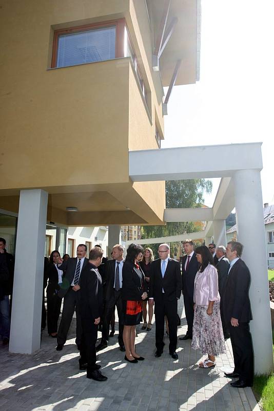 Slavnostního otevření domu pro seniory v Luhačovicích se zúčastnil i premiér Bohuslav Sobotka..
