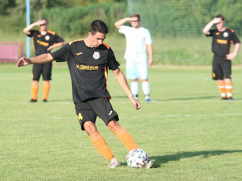 Bezbrankovou remízu přinesl sobotní fotbalový duelu I. B třídy skupiny B v Loukách, kde uhrály Ludkovice (bílo-modří) cenný bod.