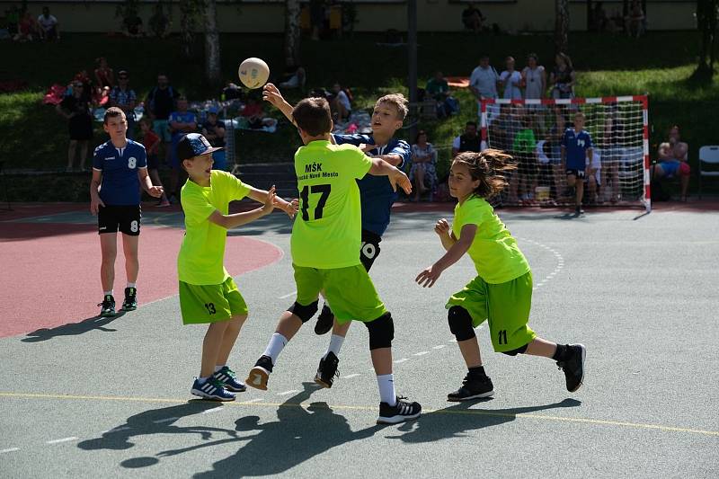 Ve sportovním areálu Základní školy Zlín Křiby se konal dvoudenní Holiday miniFestival Zlín 2022. Ve starší kategorii 5+1 zvítězilo družstvo Kopřivnice, obě kategorie miniházené 4+1 opanovaly děti ze slovenské Bojnice.