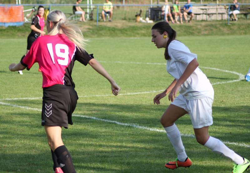 Krajský přebor žen: Lužkovice - Holešovské holky 2:5. 