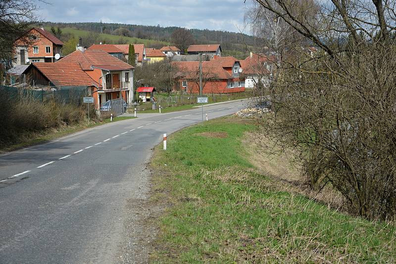 Vrbětice 18. dubna 2021. Šest a půl roku po výbuchu muničních skladů se místní obyvatelé dozvěděli, že za činem může být ruská tajná služba.