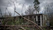 Zničený hangár v areálu ve Vrběticích na Zlínsku, 3. května 2021. Ve Vrběticích v roce 2014 explodoval muniční sklad. Po sedmi letech vyšlo najevo podezření na zapojení ruské tajné služby (GRU a SVR) do výbuchu.
