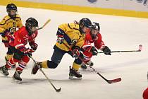V duelu 17. kola krajské ligy mladších žáků "A" v neděli dopoledne porazili hokejisté Berani Zlín (ve žlutém) Uherské Hradiště 6:5.