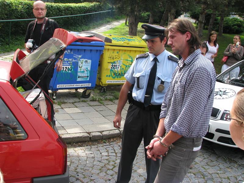 Policie už zabavuje neřádům auta