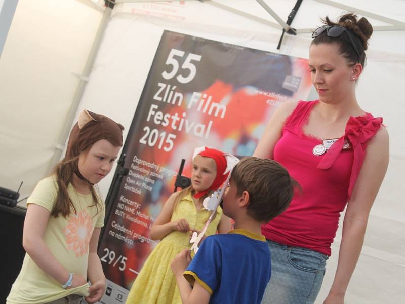 Festivalový zámek obléhaly davy dětí