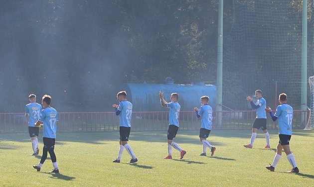 Fotbalisté Otrokovic (červené dresy) nestačili na Znojmo 2:3.