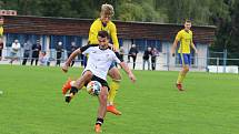 Fotbalisté Zlína B (žluté dresy) v 6. kole MSFL zdolali na Vršavě Frýdlant nad Ostravicí 1:0.