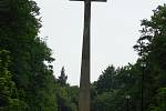 Ústřední kříž na hřbitově.