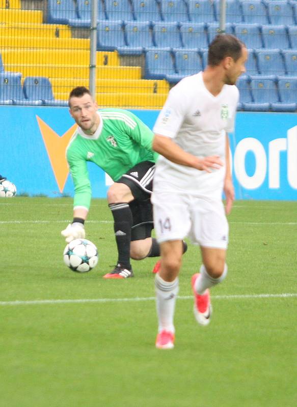 Fotbalisté Fastavu Zlín (ve žlutém) v rámci 4. kola I. ligy doma hostili MFK Karviná.