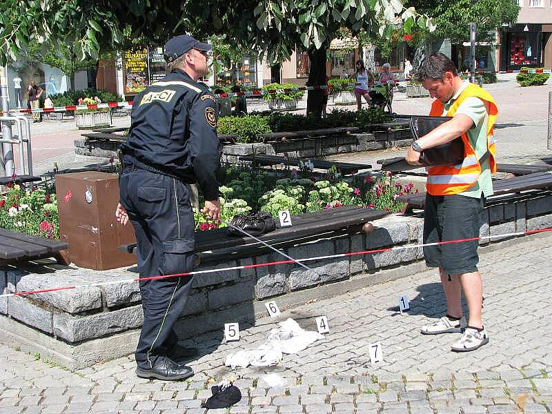  Ve středu krátce před druhou hodinou odpoledne na Náměstí Míru ve Zlíně hořela žena. 