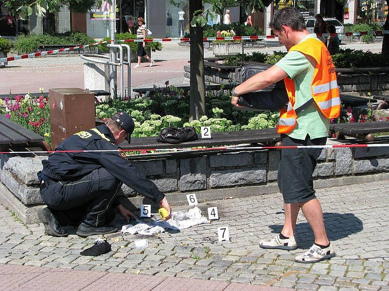  Ve středu krátce před druhou hodinou odpoledne na Náměstí Míru ve Zlíně hořela žena. 