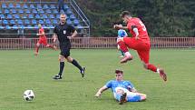 Fotbalisté Otrokovic (červené dresy) doma podlehli Baníku Ostrava "B" 1:4.