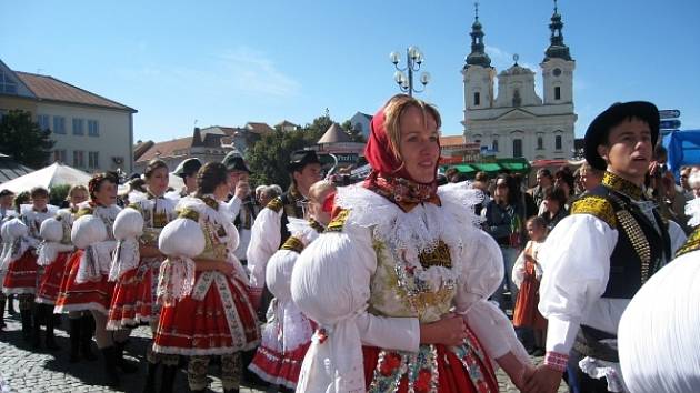 V průvodu z Vinohradské ulice se sešlo celkem 4153 korovaných.