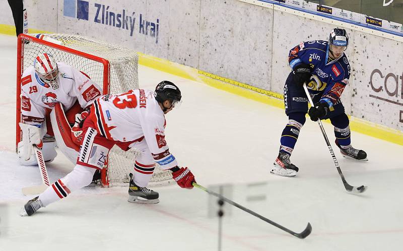 Hokejisté Zlína (modré dresy) ve 24. kole Tipsport extraligy vyzvali Olomouc.