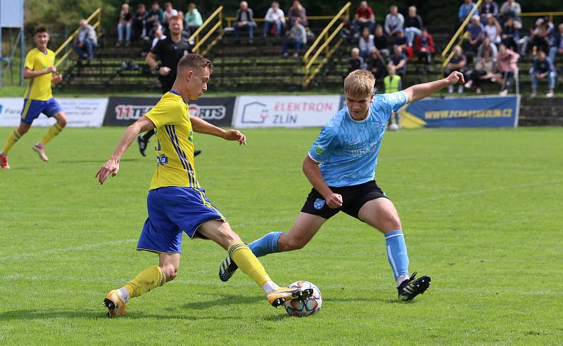 Fotbalisté Zlína B (žluté dresy) v 5. kole MSFL přehráli Znojmo 4:0. Foto: Jan Zahnaš