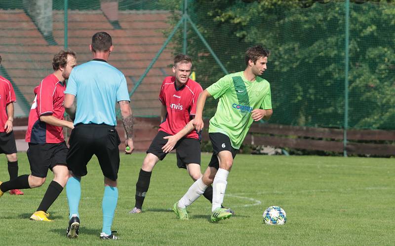 Fotbalisté Slopného (zelené dresy) si v Lize4 poradil s Drnovicemi, které díky hattricku Martina Váni zdolal 3:2. Foto: pro Deník/Jan Zahnaš