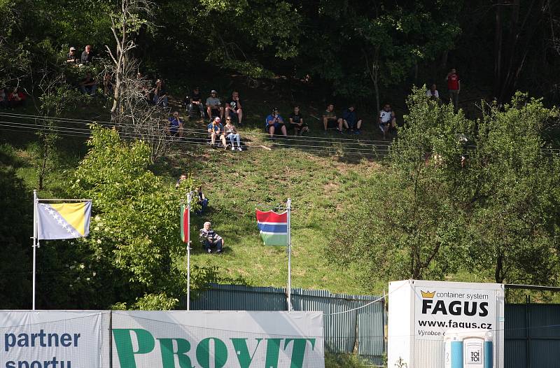 Fotbalisté Fastavu Zlín (ve žlutém) v důležitém zápase bojů o záchranu ve 28. kole v sobotu hostili poslední Příbram.