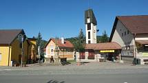 Městys Pozlovice se rozkládá na jižním okraji Vizovické vrchoviny v nadmořské výšce 302 m na hranici CHKO Bílé Karpaty. 