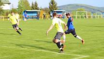 Fotbalisté Mladcové (žluté dresy) v semifinále KFS prohráli s Kateřinicemi 1:3.