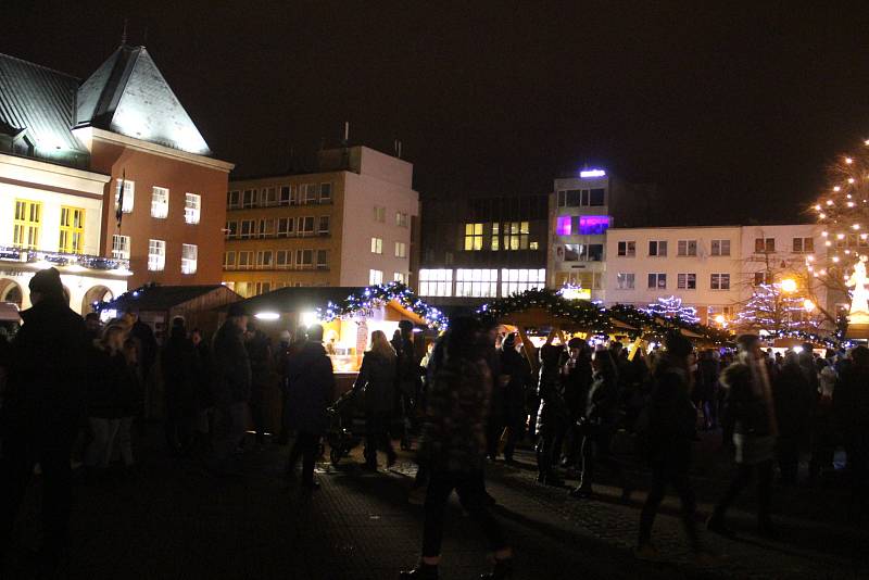 Ve Zlíně rozsvítili vánoční strom. Začal Adventní Zlín.