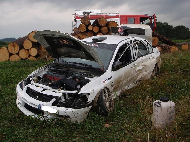 Závodní speciál havaroval při tréninku na Barum Rally