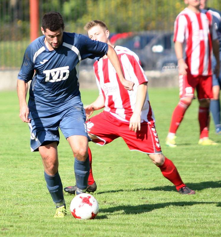 Fotbalisté Brumova (bílo-červení) v 11. kole divize E remizovali v derby se Slavičínem 1:1.