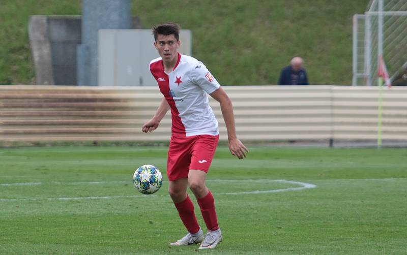 Fotbalisté Kroměříže (červenobílé dresy) v dalším přípravném utkání podlehli posílenému béčku Zlína 1:2