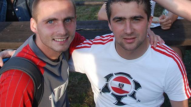 Matej Lendvay (vlevo) a Ján Sokol na jaře výrazně pomohli fotbalistům Brumova k udržení divize. 