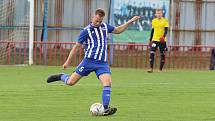 Fotbalisté Kvítkovic (modro-bílé dresy) v Mol Cupu prohráli s Třincem 1:5.