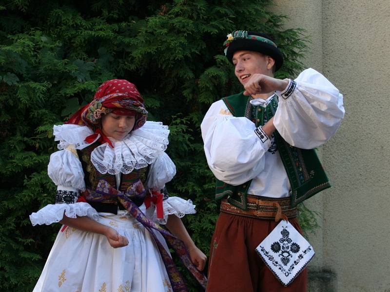 Folklorní festival Moravské chodníčky se sbory ze Slovácka, Valašska, Hané i Slovenska.