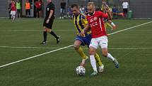 Fotbalisté Uherského Brodu (červené dresy) zvítězili v předkole MOL Cupu nad domácím Baťovem 5:0.