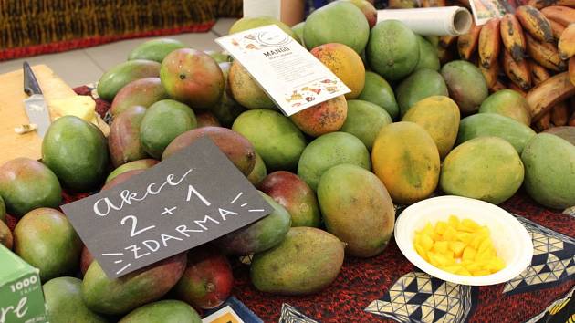 Africké trhy lákají čerstvým ovocem