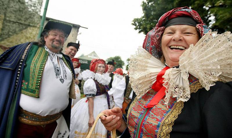 Tlumačov na Zlínsku v sobotu 19. června patřil folklóru. Tradiční průvod sledovali desítky místních obyvatel.