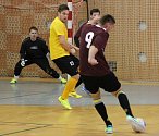 Ve sportovní hale Na Štěrkovišti v Otrokovicích odstartovala v neděli po dvouleté pauze způsobené covidovými opatřeními Zlínská krajská liga v sálovém fotbalu-futsalu.