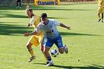 Fotbalisté Otrokovic (modro-bílé dresy) podruhé v sezoně zvítězili, porazili Jihlavu "B" 2:0.