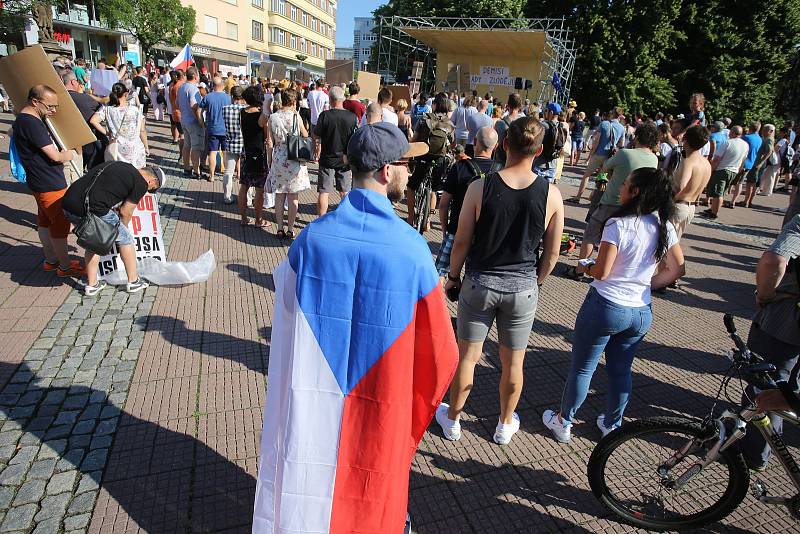 Demonstrace proti vládě Andreje Babiše náměstí Míru ve Zlíně - 11. 6. 2019