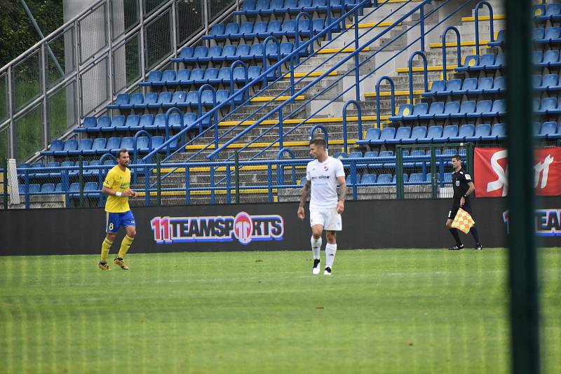 Fotbalový zápas první ligy mezi Zlínem a Ostravou - dění kolem stadionu