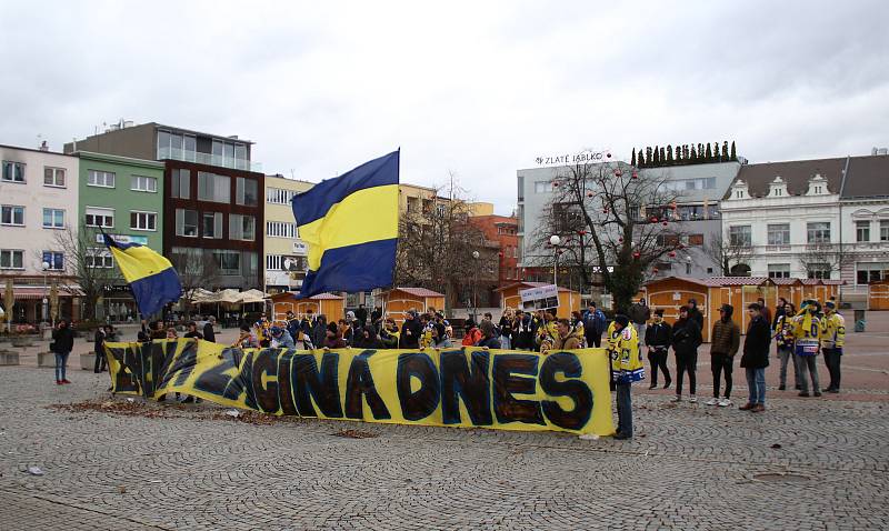 Fanoušci hokejového Zlína během nedělního odpoledne protestovali proti vedení klubu.