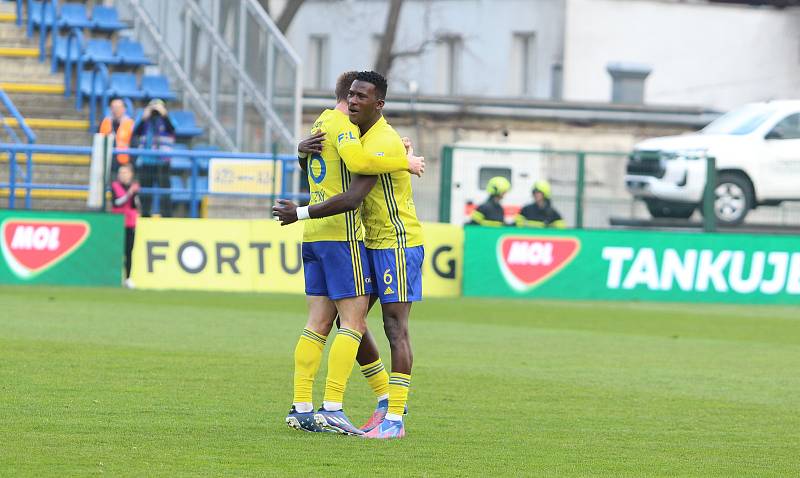 Fotbalisté Zlína (žluté dresy) se ve 26. kole FORTUNA:LIGY utkali s předposledními Pardubicemi.