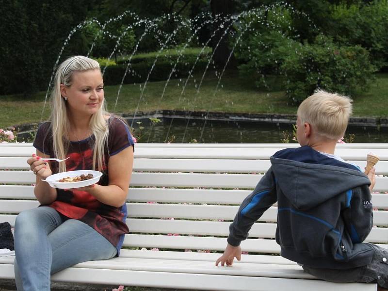 První Zoogastrofestival v zoologické zahradě v Lešné