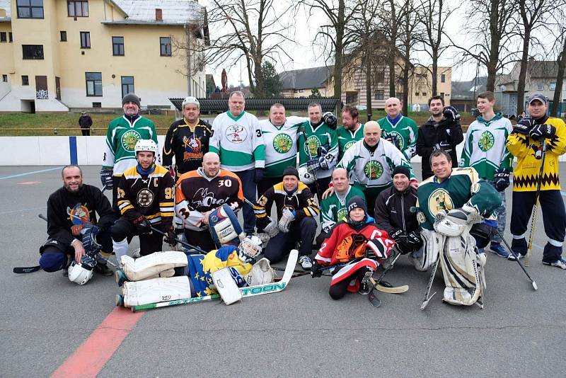 Silvestrovská hokejbalová exhibice v Malenovicích 2019