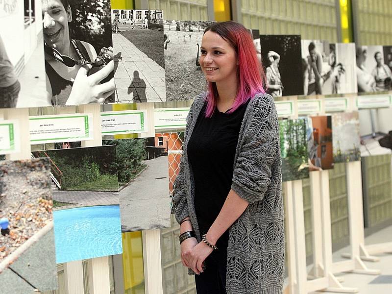 Výstava fotografií zdravotně postižených klientů domů sociálních služeb Zlínského kraje " Prolínání" v univerzitním centru ve Zlíně.